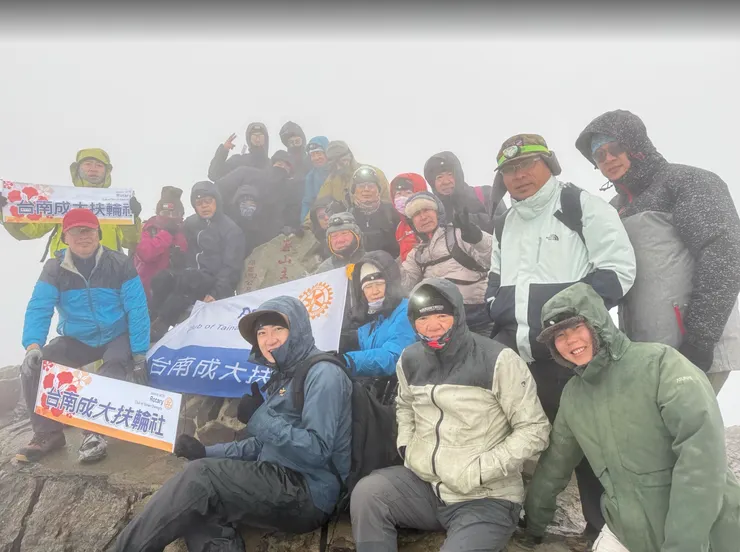 排了好久的隊，終於輪到我們合照