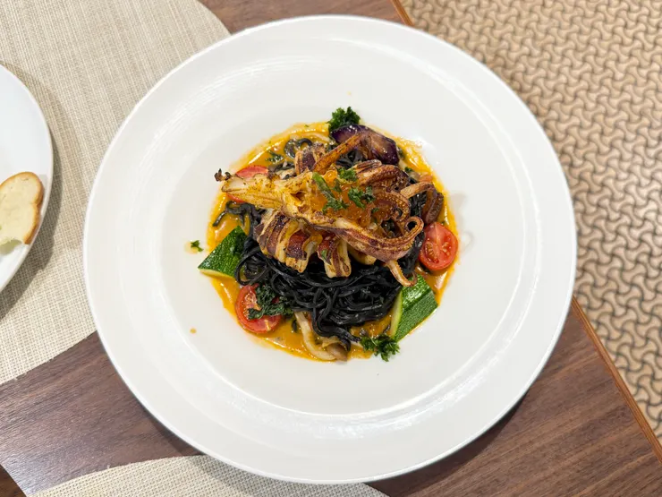 碳烤中卷茄汁墨魚麵   430元