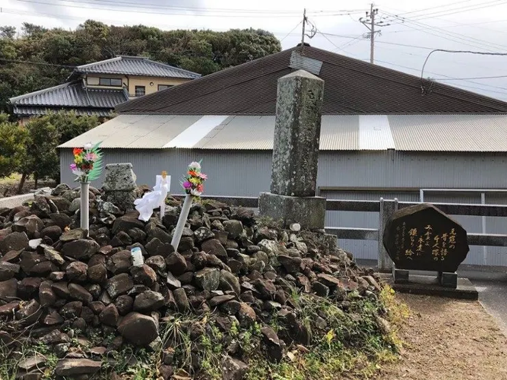 在弘安之役中殉國的壹歧軍，遺下的少弐千人塚。