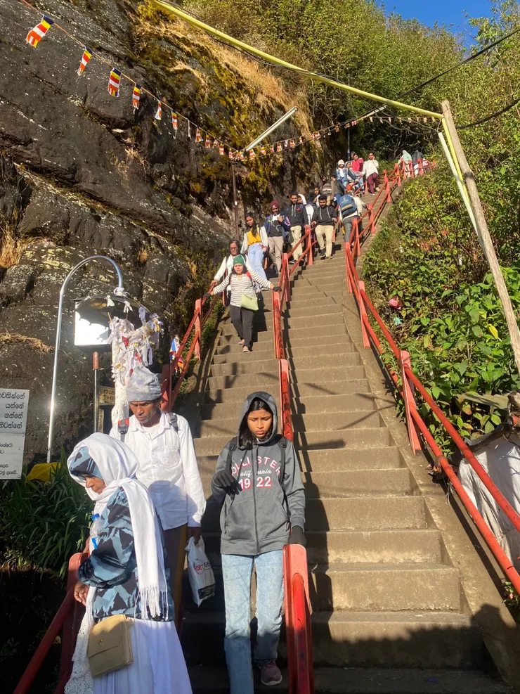 下山的大家,超過5000階的階梯真的會腳軟