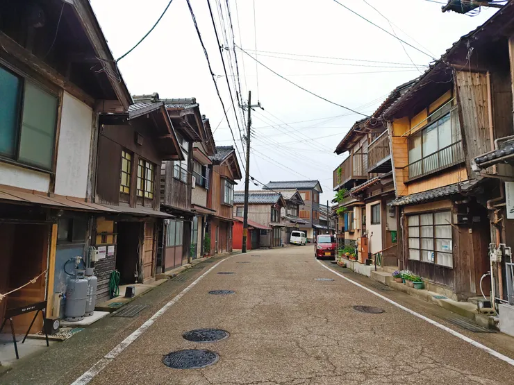 清晨的伊根老街道