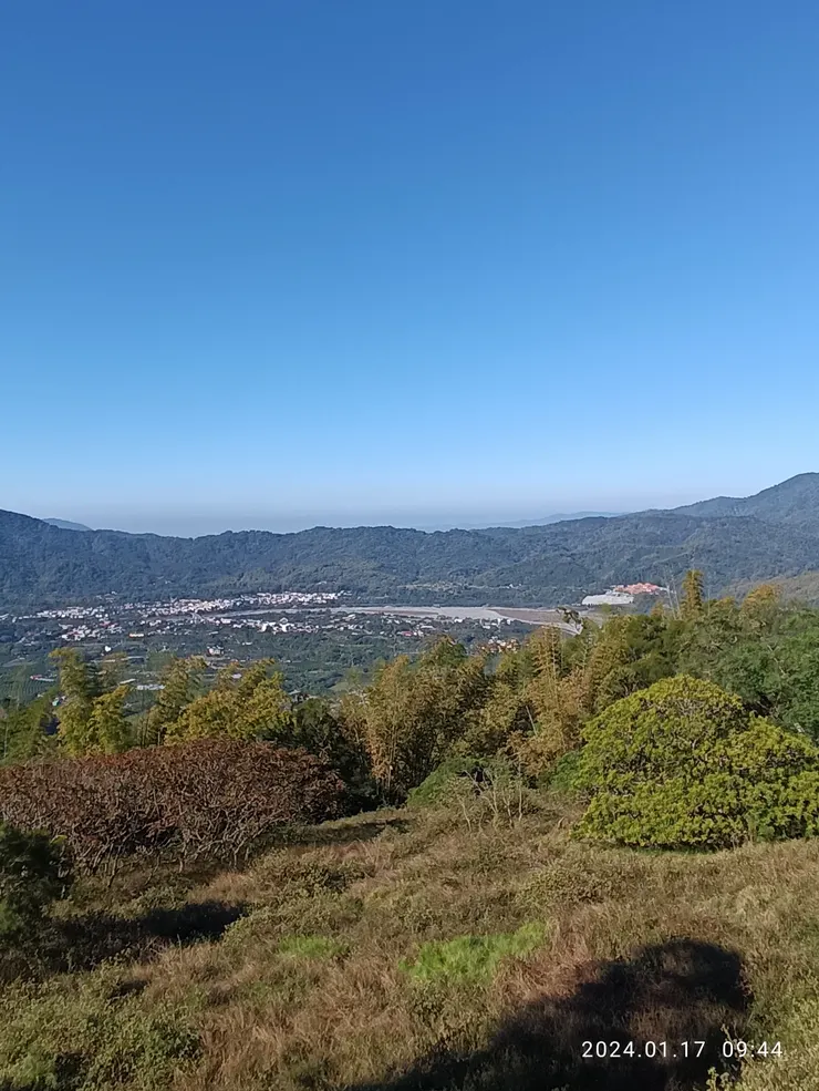此景是初入山途遠望六龜市區