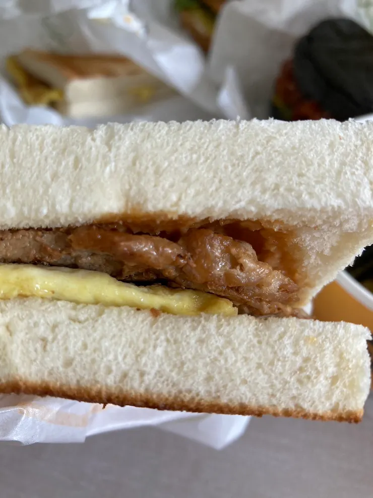 花醬燒肉蛋吐司