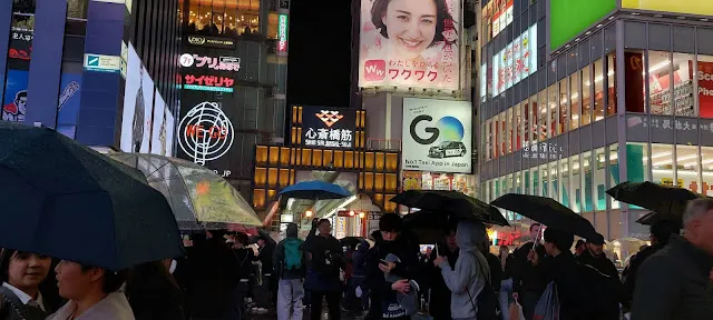 下雨不減觀光客的熱情