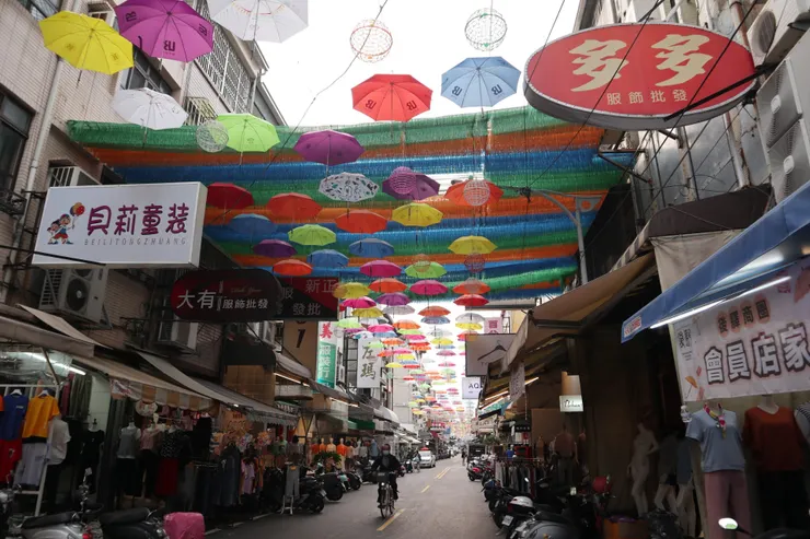 每次看到遮陽網都以為自己到游泳池