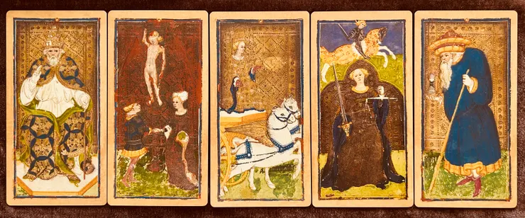 圖：左至右 - 教皇、戀人、戰車、正義、隱士