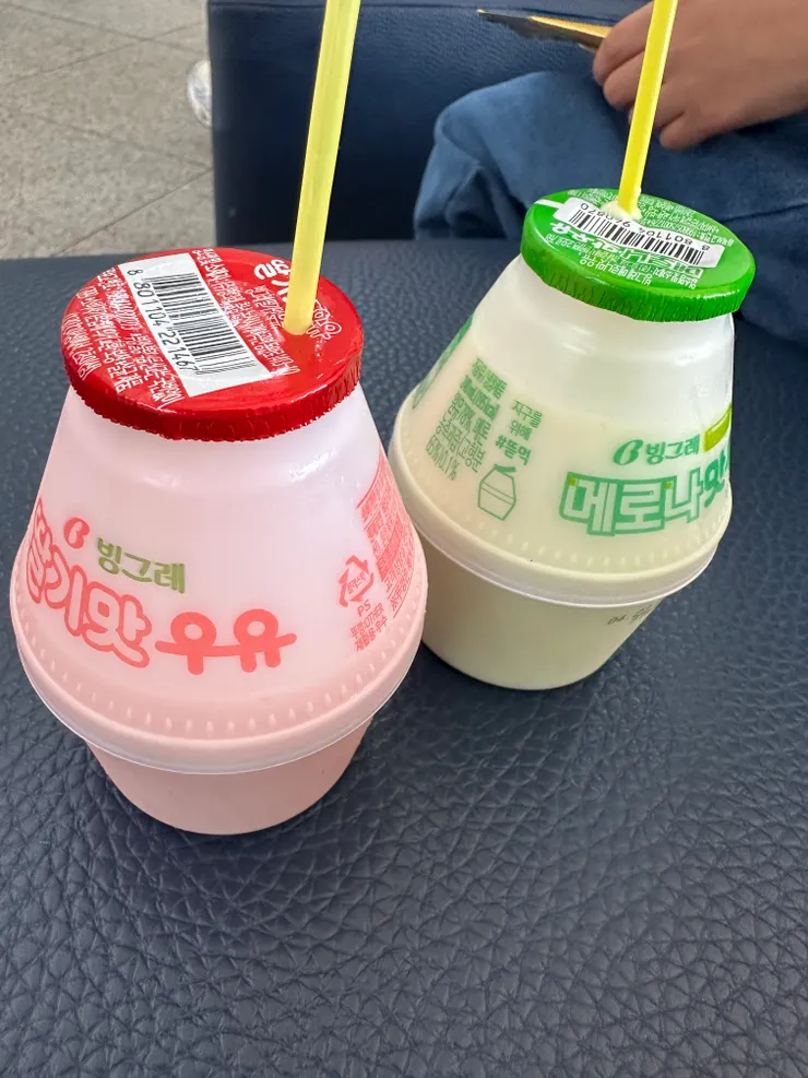 草莓牛奶哈密瓜牛奶；我也懷疑沒有水果成分的牛奶🥛
