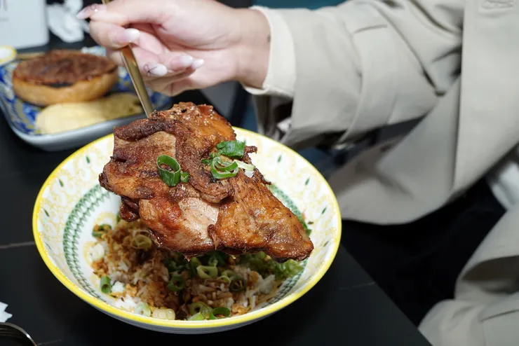 高雄楠梓智勝所香港餐廳:香港簡餐,道地港味一吃就愛上!麻辣肉