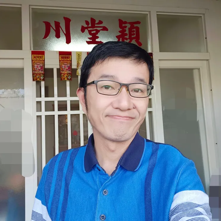 照片是我上三樓拜拜完拍的。