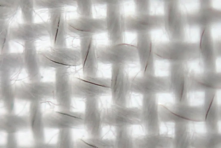 每個極小的格子，都被金屬線包圍