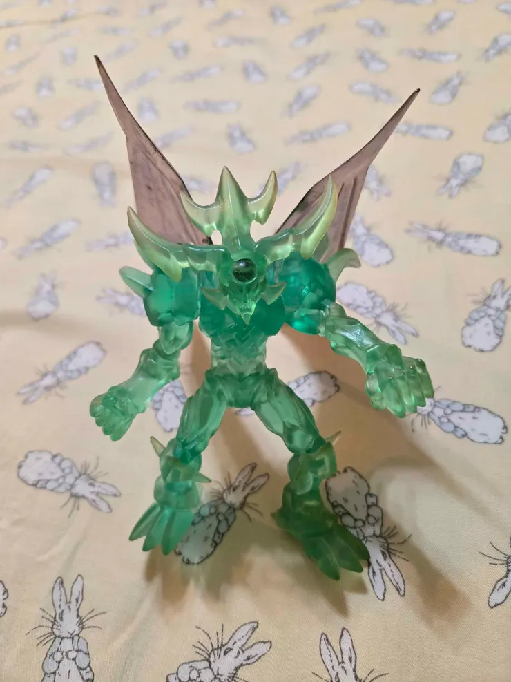 集點換到的巨神兵水晶模型