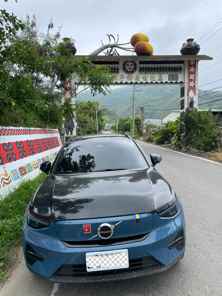 社區牌坊也有大大的芒果