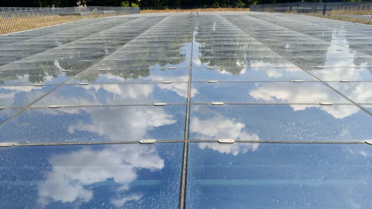 挑高空間上的採光玻璃