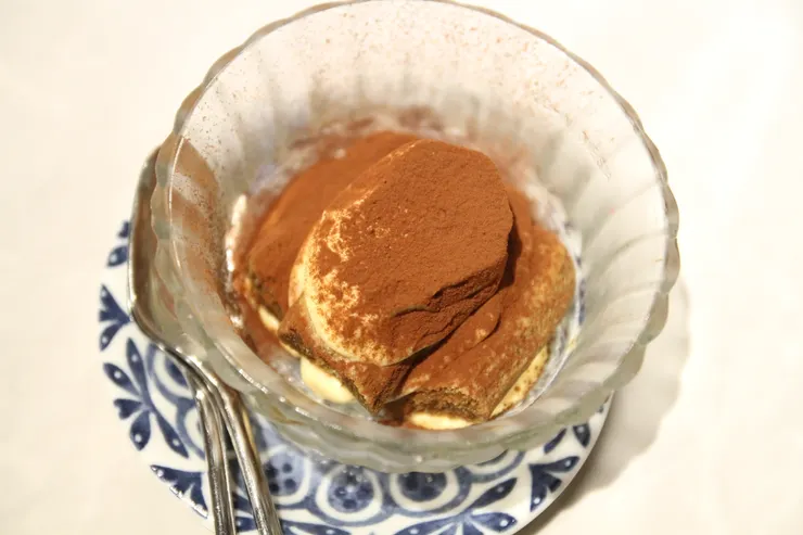 甜點：大人系成熟風味、自製提拉米蘇。