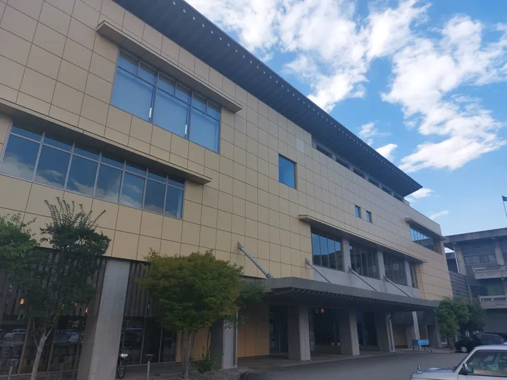 找不到入口的飛驒市圖書館，這裡也是<<你的名字的>>取景地喔