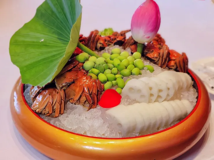 天目湖賓館中餐廳魚頭宴提供豐富當季美食。（攝影／水靜葳環遊世界366天）

\