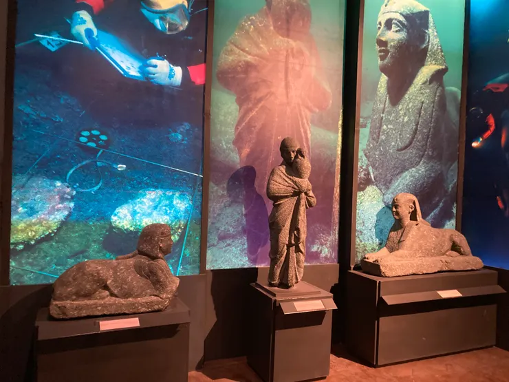 亞歷山大國家博物館所展示的從水底打撈出來的古蹟文物