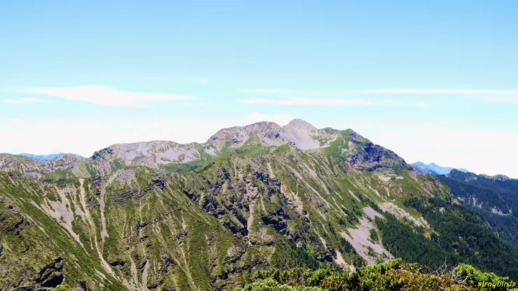 ▲雪山主峰：台灣第二高峰，魁秀山容，壯麗圈谷。