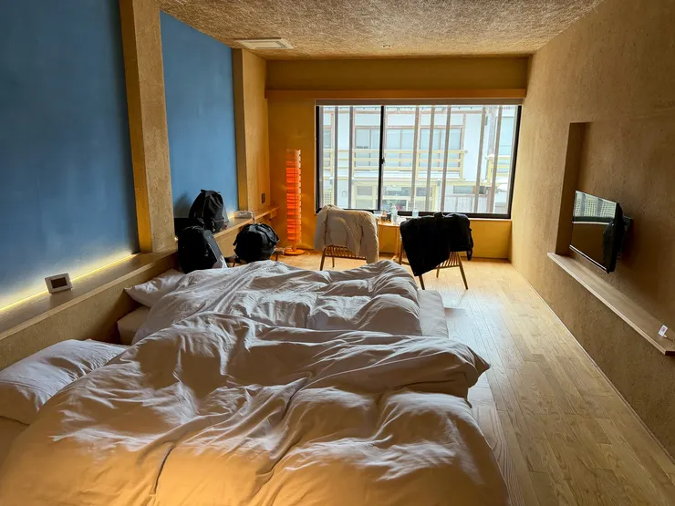 新館街景房，房間大又舒適，有一間廁所但沒有澡間 (需要去本館泡湯洗澡)