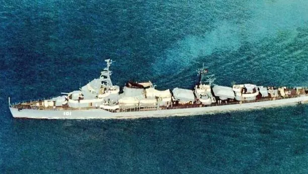 鞍山號驅逐艦