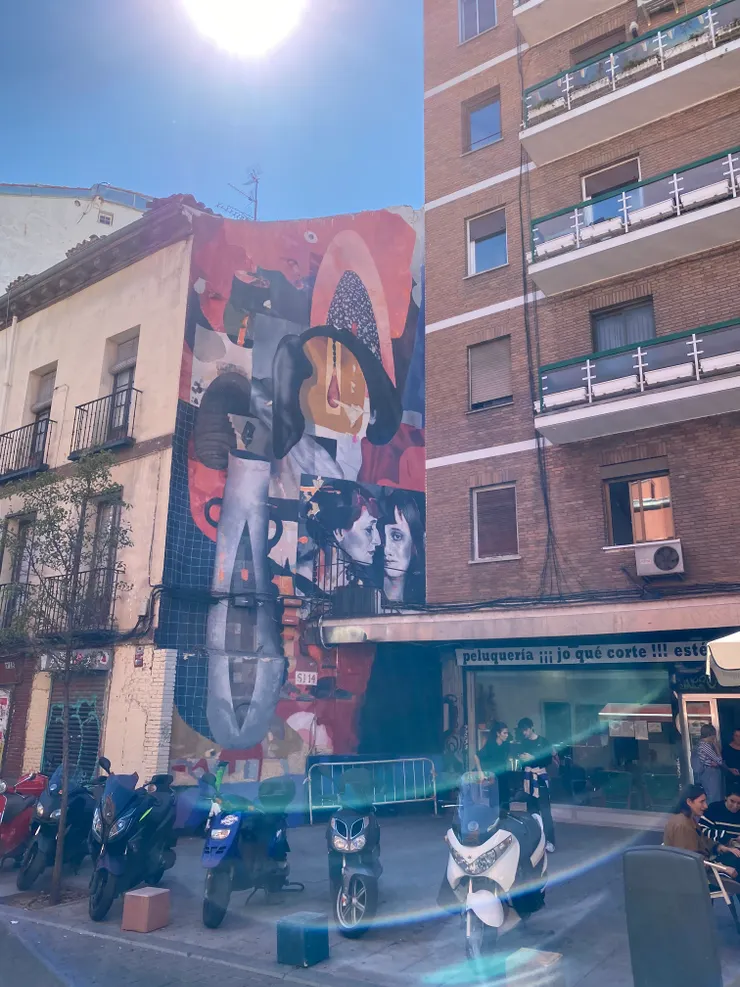 走出戶外彩繪壁畫吸睛