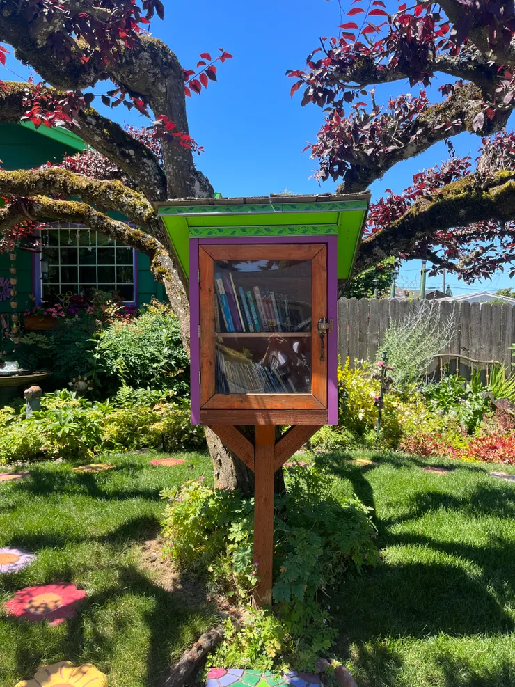 ▲Bunnie奶奶漆的繽紛書箱