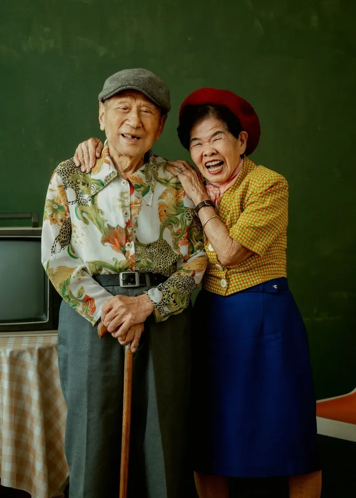 台南最酷的全家福攝影師｜連阿公阿嬤都拍得開懷大笑｜化妝寫真加