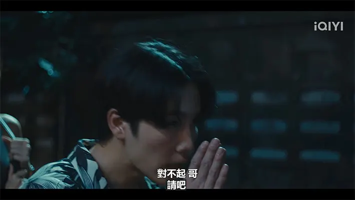 帥沒多久,就立刻嗅出不對勁,審時度勢能屈能伸,不愧是Joke😄