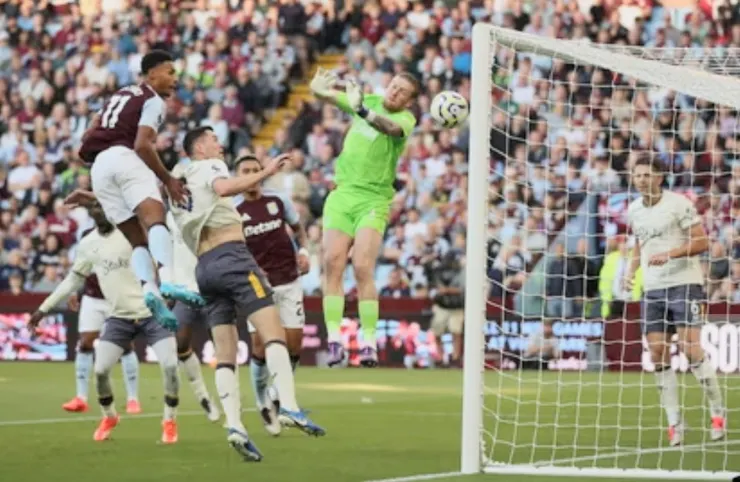 屈堅斯頭槌破網為阿士東維拉追至1:2