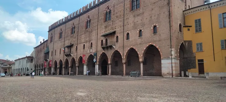 擁有五百多個房間的公爵宮