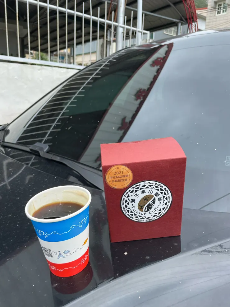 老闆很熱情，還請我喝杯咖啡