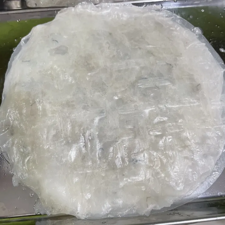 用水噴濕就可以準備下鍋了