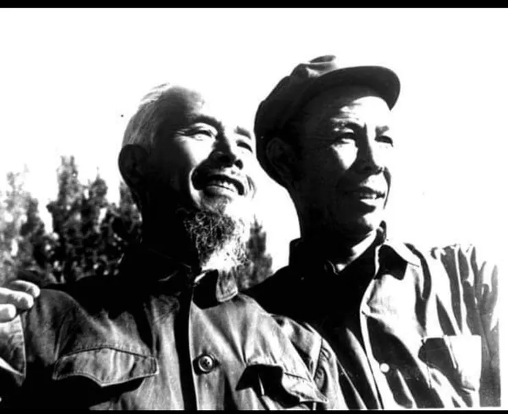 左邊老者為樓憲