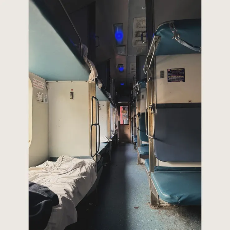 印度火車內部一景