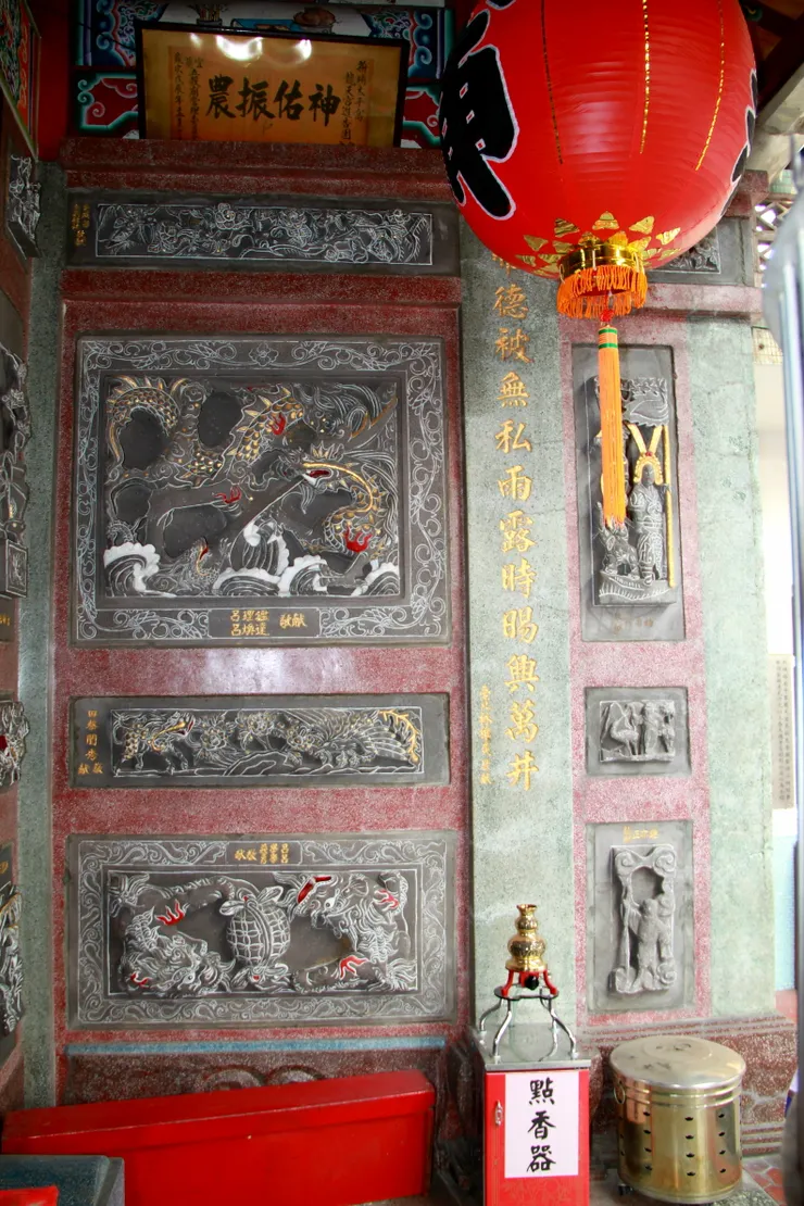 精華的浮雕工藝（圖片截圖於網路）