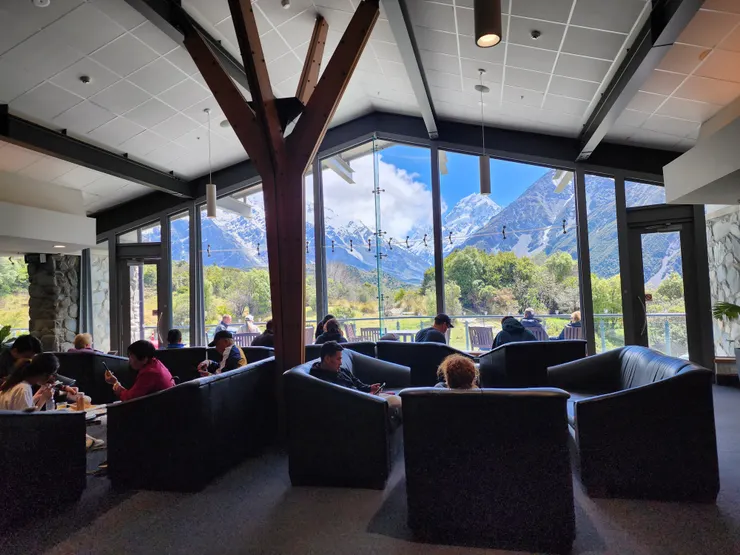 回程順道去The Hermitage Hotel隱士飯店參觀(?)，這裡是庫克山最高級的旅館，同時也是日本人偏愛的住宿，餐廳座位區一大片落地窗超棒！