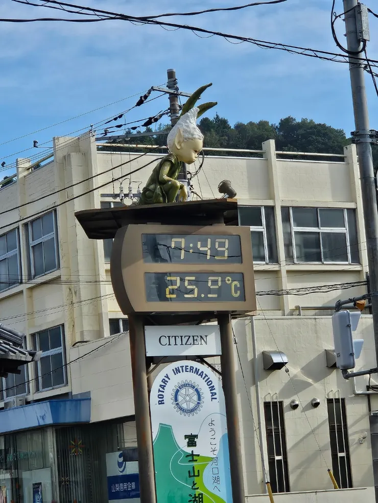 9月中下旬河口湖車站早上7點多溫度也來到25.9度了