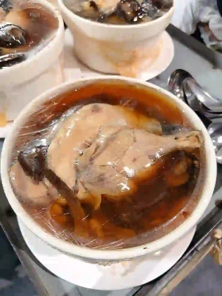 洪廚囍宴尾牙黑蒜花膠燉雞湯