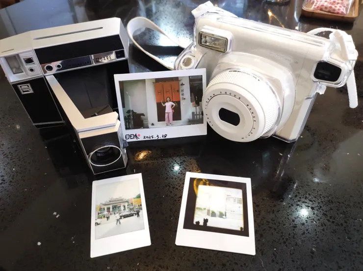 民宿主人幫我拍的拍立得照片