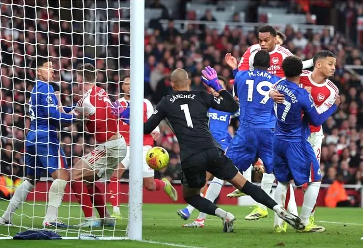 添巴頭槌建功助阿仙奴小勝2:1