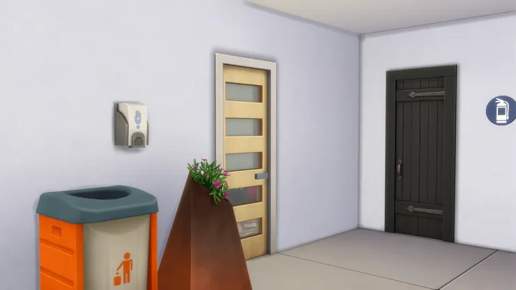 走廊另一邊不是課室。這個房間從前梯那邊的樓梯口進去。