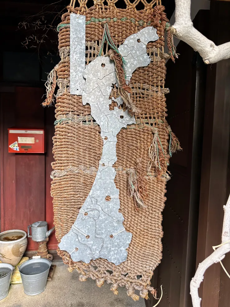 走進東茶屋街可以看到許多漂亮的手作品,比如這幅石川縣的地圖
