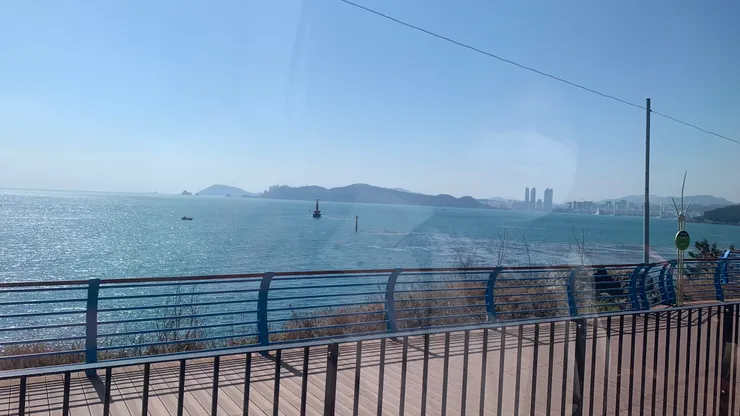 特別高的那邊就是。