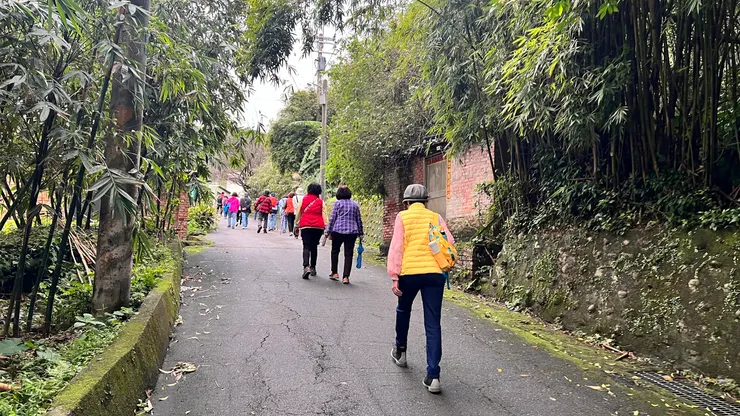 從柏油路開始