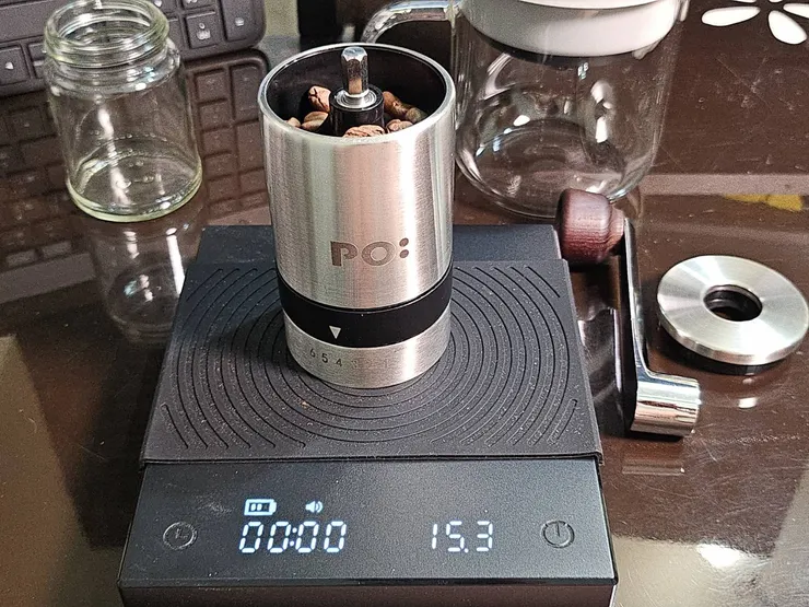 我是先來量這包咖啡豆總重是多少