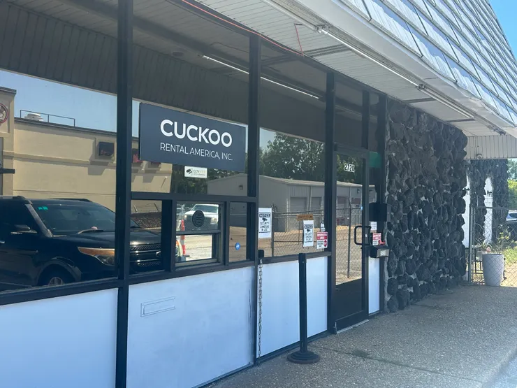 因現代汽車設廠，阿拉巴馬有不少韓國社群與生活圈。圖為韓國租車公司