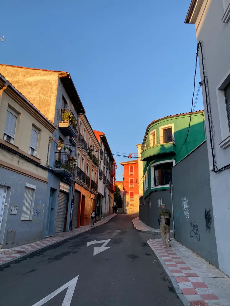 微美的光線跟多彩的建物