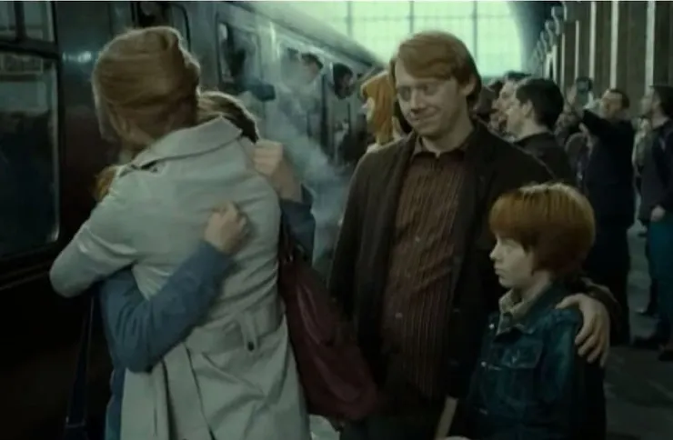 19年後，榮恩妙麗送女兒上火車一幕