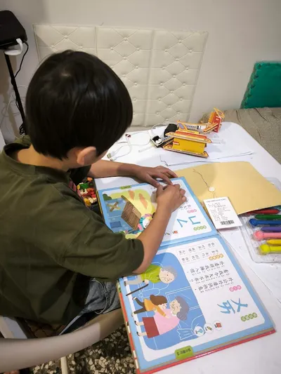 有些我們逼孩子學的東西，40年後看，真的「一點都沒差」