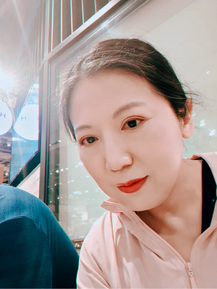 出賣伴侶的背影